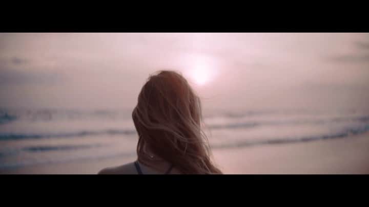 タラ・リピンスキーのインスタグラム：「A trip down memory lane when traveling the world was still a thing. 🌏I wanted to share a video @toddkap made of our trip to Bali last fall. (He’s so talented 😊) Traveling may be one of my biggest passions in life and I CAN NOT wait to travel this magnificent world once again! #bali #travel SWIPE. @fsbali」