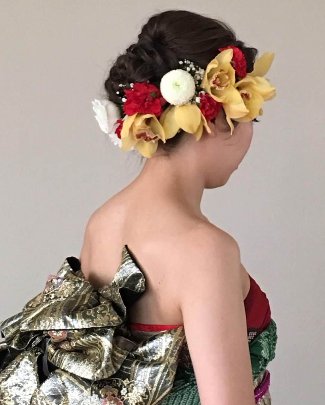 アニエス・ガーデン名張さんのインスタグラム写真 - (アニエス・ガーデン名張Instagram)「． ． @agnesgarden_nabari ． 【#オリエンタル和装 】 ． ． オリエンタル和装のコーディネートをご紹介✨ オリエンタル和装とは、簡単に ご自身の振袖をドレスのように着るスタイルのことです☺️ 振袖をお持ちの新婦さまは、ご結婚式当日に最後に着用されたり 前撮りのみで着用される方もいらっしゃいます🙌 ． また、ご自身の振袖ではなく お母様やお祖母様の振袖を オリエンタル和装にされる方もいらっしゃいますよ🥳 ． ． *☼*―――――*☼*―――――*☼*―――――*☼*―― ． ． ＊おすすめフェア＊ ． ． 5月17日(日)11時～ 【追加開催】フレンチフルコース7品無料試食×全館会場見学 ． 問い合わせ＆ご予約受け付けております🙌 ． ． *☼*―――――*☼*―――――*☼*―――――*☼*―― ． 素敵な写真がたくさん！ 【#アニエスガーデン名張】 ぜひご覧ください⋆°｡✩ ． *☼*―――――*☼*―――――*☼*―――――*☼*―― ． #アニエス #アニエス花嫁 #アニエスガーデン #花嫁  #結婚  #名張 #伊賀 #三重 #名張市 #伊賀市 #三重県 #奈良県 #結婚式 #披露宴 #プレ花嫁 #三重花嫁 #結婚準備 #名張結婚式 #三重結婚式 #大阪結婚式 #奈良結婚式 #結婚式準備 #名張結婚式場 #三重結婚式場 #プレ花嫁準備  #全国のプレ花嫁さんと繋がりたい  #日本中のプレ花嫁さんと繋がりたい ． ． Tel:0800-123-0214(フリーコール)  0595-62-0214 営業時間:平日11:00~18:00  土日祝10:00~19:00 定休日:毎週水曜・第2,4火曜」5月3日 15時58分 - agnesgarden_nabari