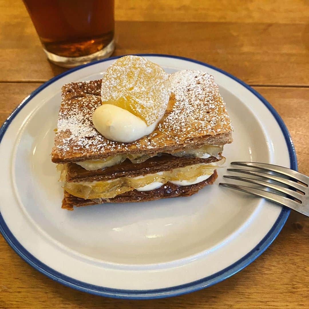 エイミーのインスタグラム：「インスタライブご覧頂きありがとうございました。やっぱりミルフィーユは食べにくかった😊 来週は、レアチーズケーキを作る予定です。」