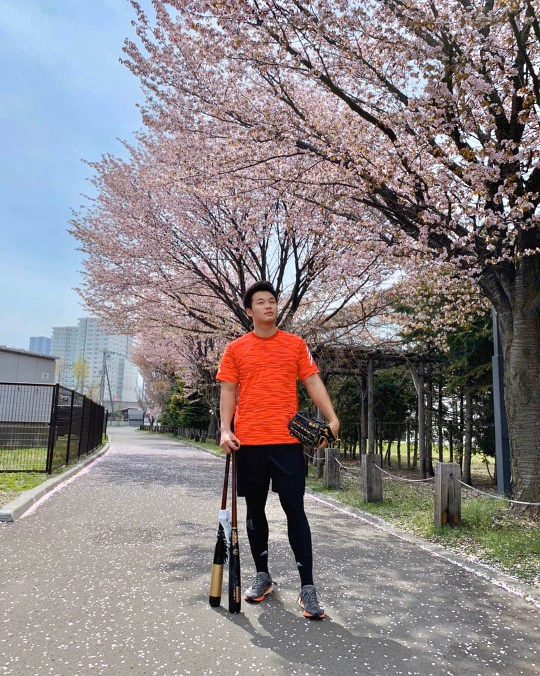 のインスタグラム：「🌸 我的家鄉櫻花開了嗎？ 我這裡的櫻花開了  我家鄉的朋友們已經開心的在玩野球，我也好想在球場上跟大家見面。  就像櫻花一樣，經過這次疫情的寒冬！我們還是要綻放的很漂亮。」