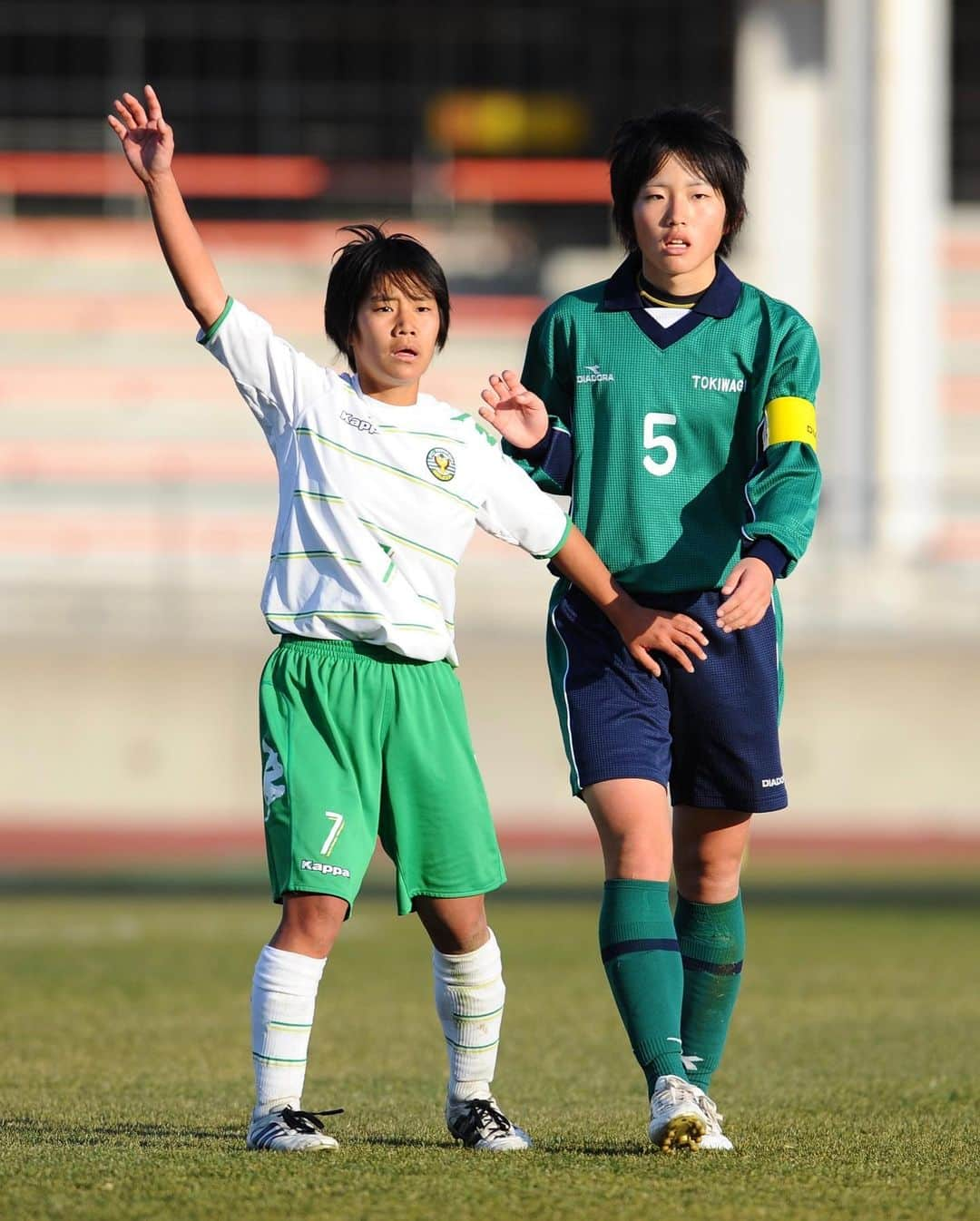 東京ヴェルディさんのインスタグラム写真 - (東京ヴェルディInstagram)「多くの日本女子代表選手が輩出してきた、日テレ・東京ヴェルディベレーザのアカデミー。﻿メニーナ、そして2012年立ち上げのセリアス。 ﻿ 所属選手のアカデミー時代を、秘蔵写真と思い出コメントで振り返る企画を本日より日テレ・東京ヴェルディベレーザもスタート🐸﻿ ﻿ 今回は、中里優選手のメニーナ時代🌱（2007〜11年）﻿ 🏆全日本女子ユースサッカー選手権大会：優勝2回（2010年、2011年）﻿ ●中里優選手が語る、アカデミー時代の思い出🔻﻿ ﻿ 日テレ・メニーナの時は、人工芝グラウンドの奥の崖のような場所の1番上から叫ばされたのが一番記憶に残っています！﻿ その日の試合のパフォーマンスをすごく怒られて、たしか反省と今後の抱負を叫ばされた気がします。﻿ あとは、同じ崖の1番上で校歌を歌わせられたこともありました（笑﻿）。 ﻿ #中里優﻿ #日テレメニーナ﻿ #全日本女子ユースサッカー選手権大会優勝﻿ #beleza﻿ #ベレーザ #日テレベレーザ #日テレ東京ヴェルディベレーザ #東京 #tokyo﻿ #stayhome﻿ #stayathome﻿ #おうちでヴェルディ #おうちでベレーザ」5月3日 16時35分 - tokyo_verdy