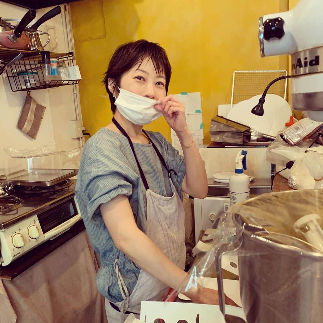 西田善太さんのインスタグラム写真 - (西田善太Instagram)「マチルダ洋子、元パティシエの腕を生かして、焼き菓子、生菓子販売中。段取りにも慣れて余裕がでてきてる❤️。隣の叔母の分まで買い込んだ。元気そうでよかった。#machilda」5月3日 16時57分 - zentanishida