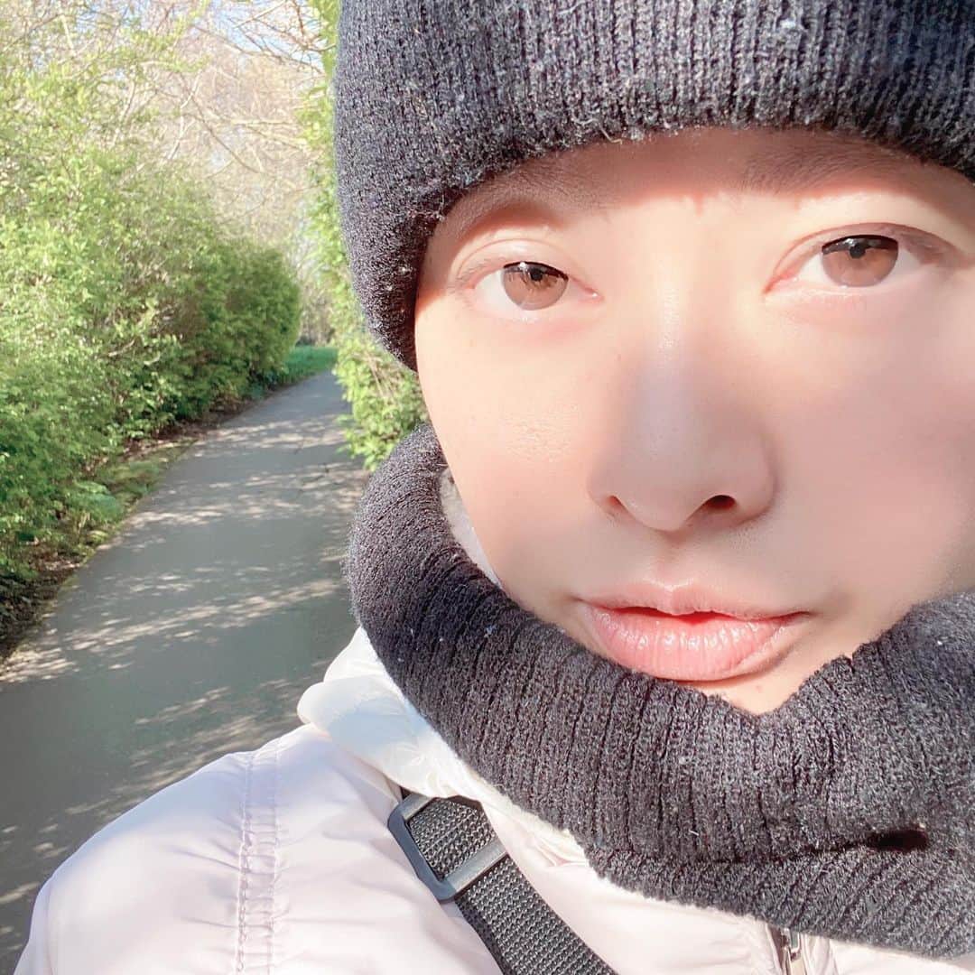 吉野紗香のインスタグラム：「come with me?🍀💖✨ #nature #health #aerobicexercise #ilovewalking  #自然　#健康　#有酸素運動　#散歩大好き」