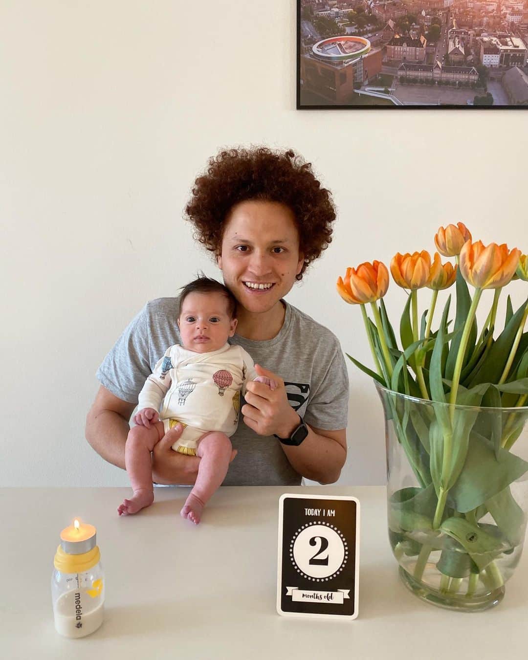 ムスタファ・アミニのインスタグラム：「Wow time flies... Happy 2 months baby 👶🏻🍼❤️ #mybaby」