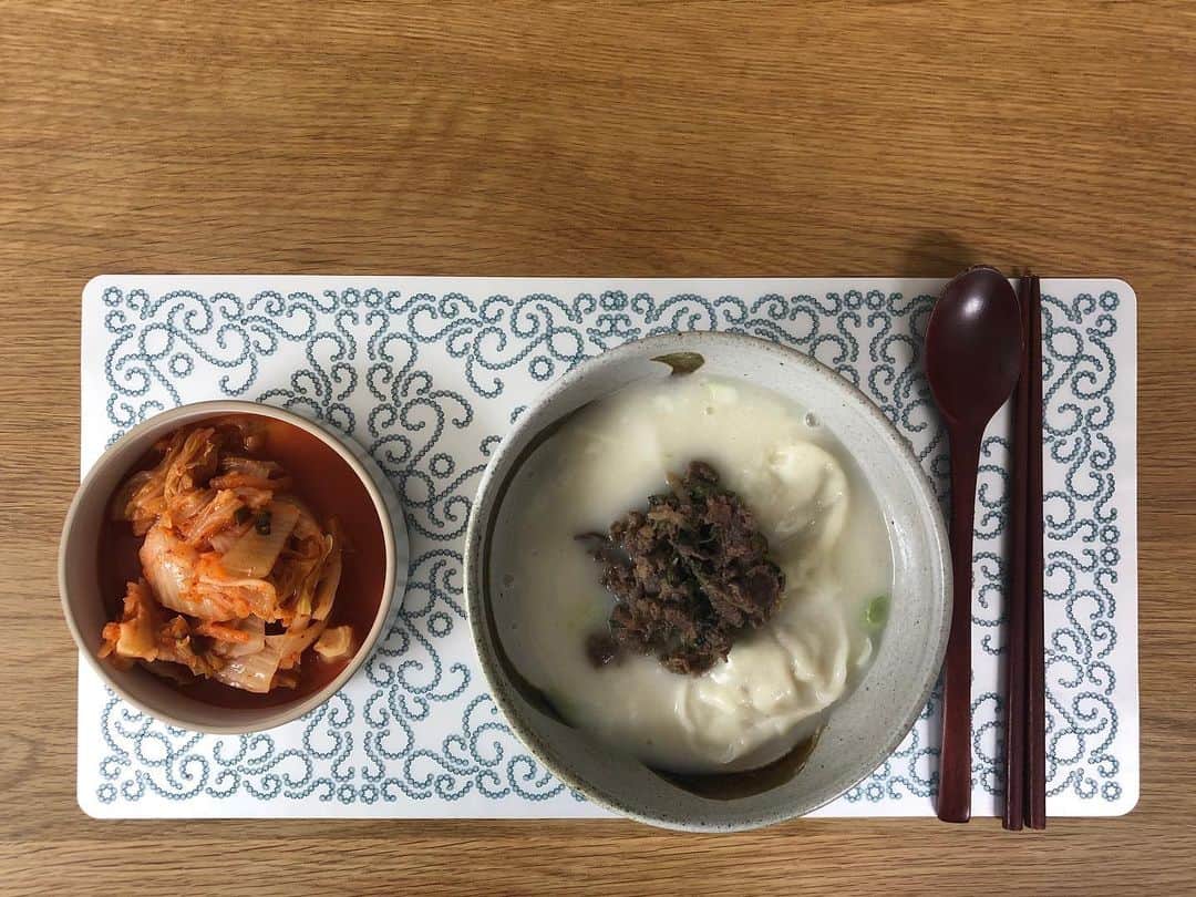 ユン・セアさんのインスタグラム写真 - (ユン・セアInstagram)「😈 #하이얀 #떡만둣국 #위에 #단짠 #소불고기」5月3日 8時46分 - loveyoonsea