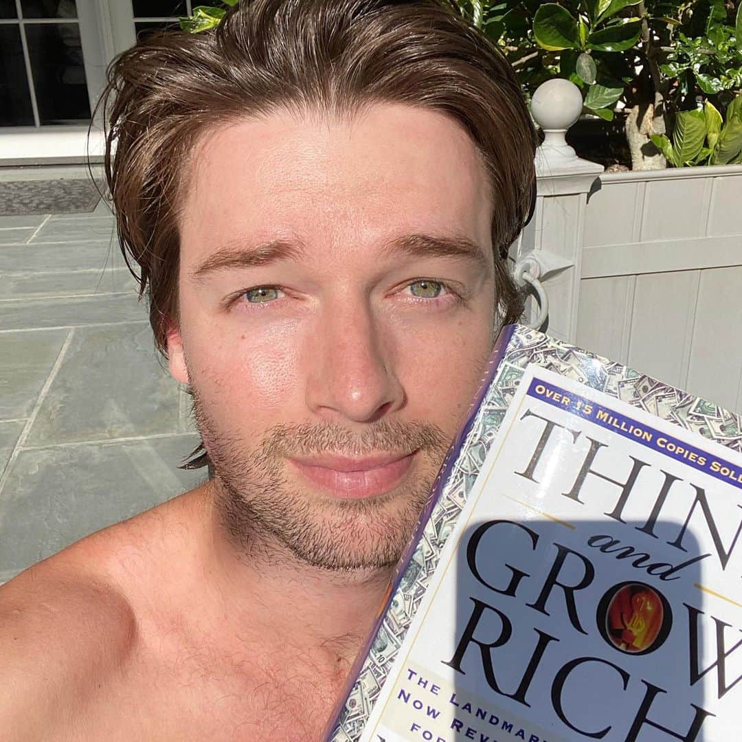 パトリック・シュワルツェネッガーさんのインスタグラム写真 - (パトリック・シュワルツェネッガーInstagram)「Starting new book. Think & Grow Rich. For everyone in the book club, thx for the conversations & keeping me on track with my reading goals  For everyone wanting to join.. just txt me “book club”.... my numbers in my profile」5月3日 9時05分 - patrickschwarzenegger