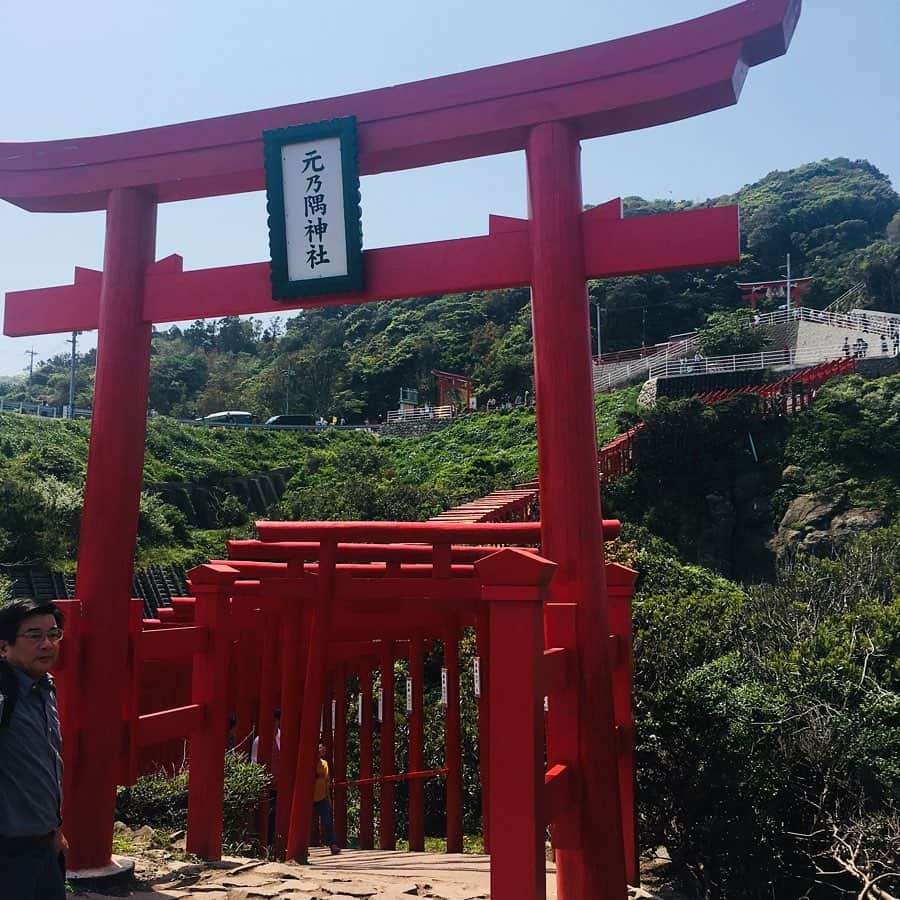 LINAさんのインスタグラム写真 - (LINAInstagram)「自粛終わったら山口県の　#元乃隅稲成神社 にまた行きたいなぁ❣️ おばあちゃんち帰った時に🚗  #神社　#山口　#自粛 #自粛生活　#meme_official_online」5月3日 9時25分 - rinatea0519