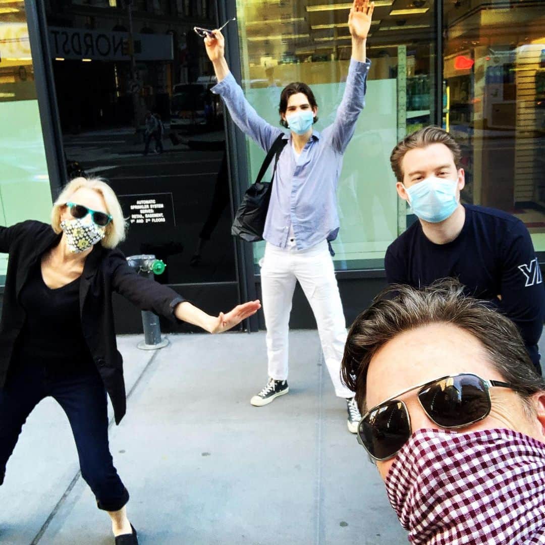 マイケル・ドイルのインスタグラム：「6 feet never felt so good.」