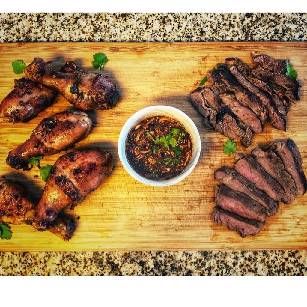 Jada Lalita Patipaksiriのインスタグラム：「Thai bbq chicken🍗 vs Thai grilled beef🥩  Which would you choose? 🤔 Both were devoured with an authentic spicy dipping sauce (nahm jim jaew) 🌶  #grill #tritip #beef #chicken #bbqchicken #spicy #lemongrass #peppercorns #herbs #veggies #chilis #garlic #sauce #dinner #tasty #yum  #foodpics #foodie #yummy #thaispice #food #cooking #spicyfood #asian #asianfood #thaifood #authenticthai #recipe #kitchen #cookbook」