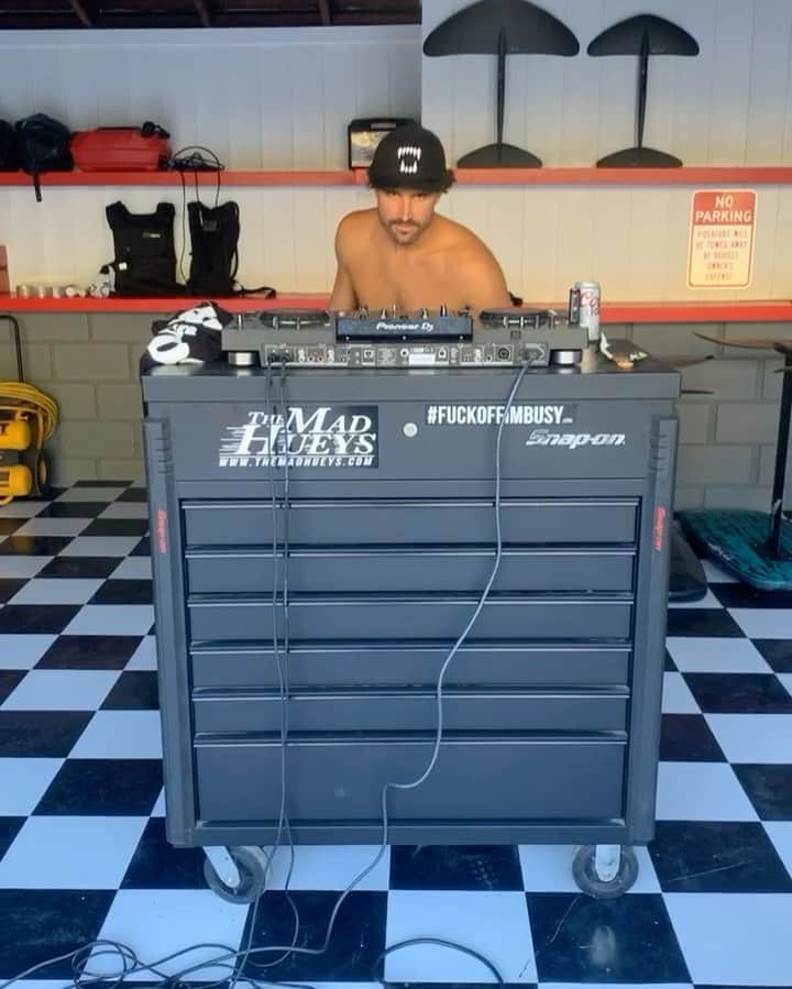 ブロディ・ジェンナーのインスタグラム：「Solo garage parties are where it’s at」