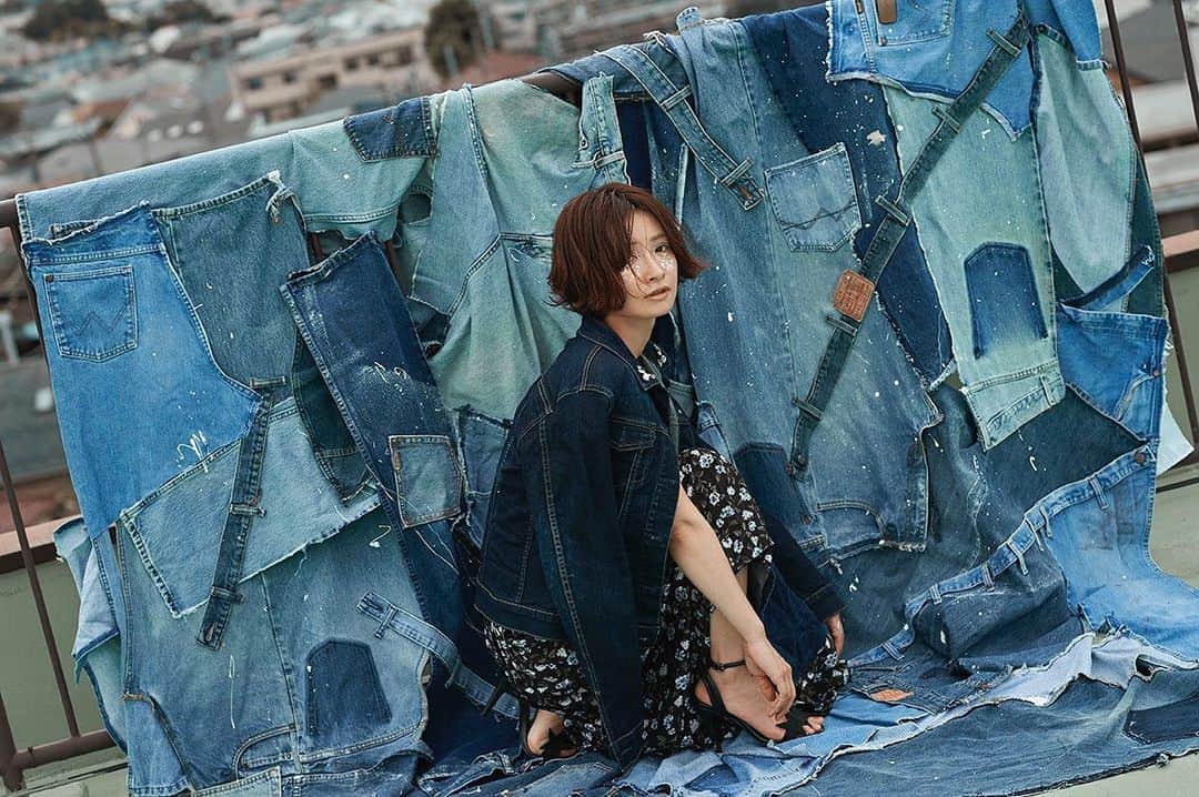 大西沙紀のインスタグラム：「Ph @photographernori  Hm @hm_ayumi  #作品撮り 背景のデニムはあゆみちゃんの手作り。」