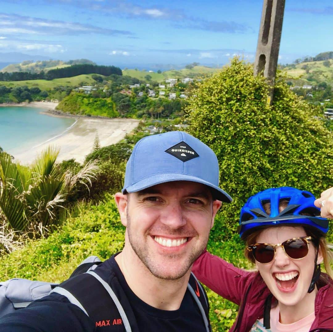 リック・バンデンハークさんのインスタグラム写真 - (リック・バンデンハークInstagram)「A Great way to travel and discover New Zealand 🇳🇿 is by bicycle! @anneloes_vdhurk pumped up after dominating the hills! 🙏🏻👊🏻🚀 #travel #discover #newzealand #bicyclelife #memories」5月3日 10時30分 - rick_vdhurk