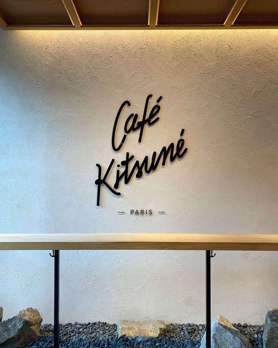 黒木理也のインスタグラム：「GW中も @cafekitsune 青山店は、営業時間を短縮して 10amから6pmまで開いてまーす✌️🦊☕️ #カフェキツネ」