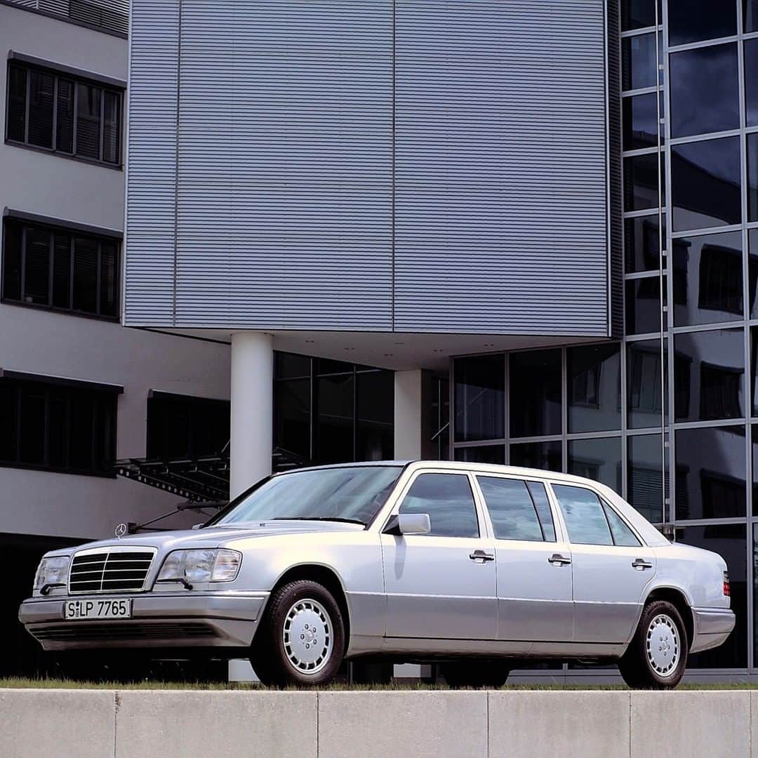 メルセデス・ベンツさんのインスタグラム写真 - (メルセデス・ベンツInstagram)「The Mercedes-Benz „long" (V 124) was a six-door co-production with the special body manufacturer Binz. 📸via @mercedesbenzmuseum  #MBclassic #V124 #MercedesBenz #mercedesbenzclassic #ClassicCar #Car #Carsofinstagram #InstaCar #DreamCar #MBCar #Classic #daimler #photography #backinthedays #performance #thebestornothing」5月3日 11時00分 - mercedesbenz