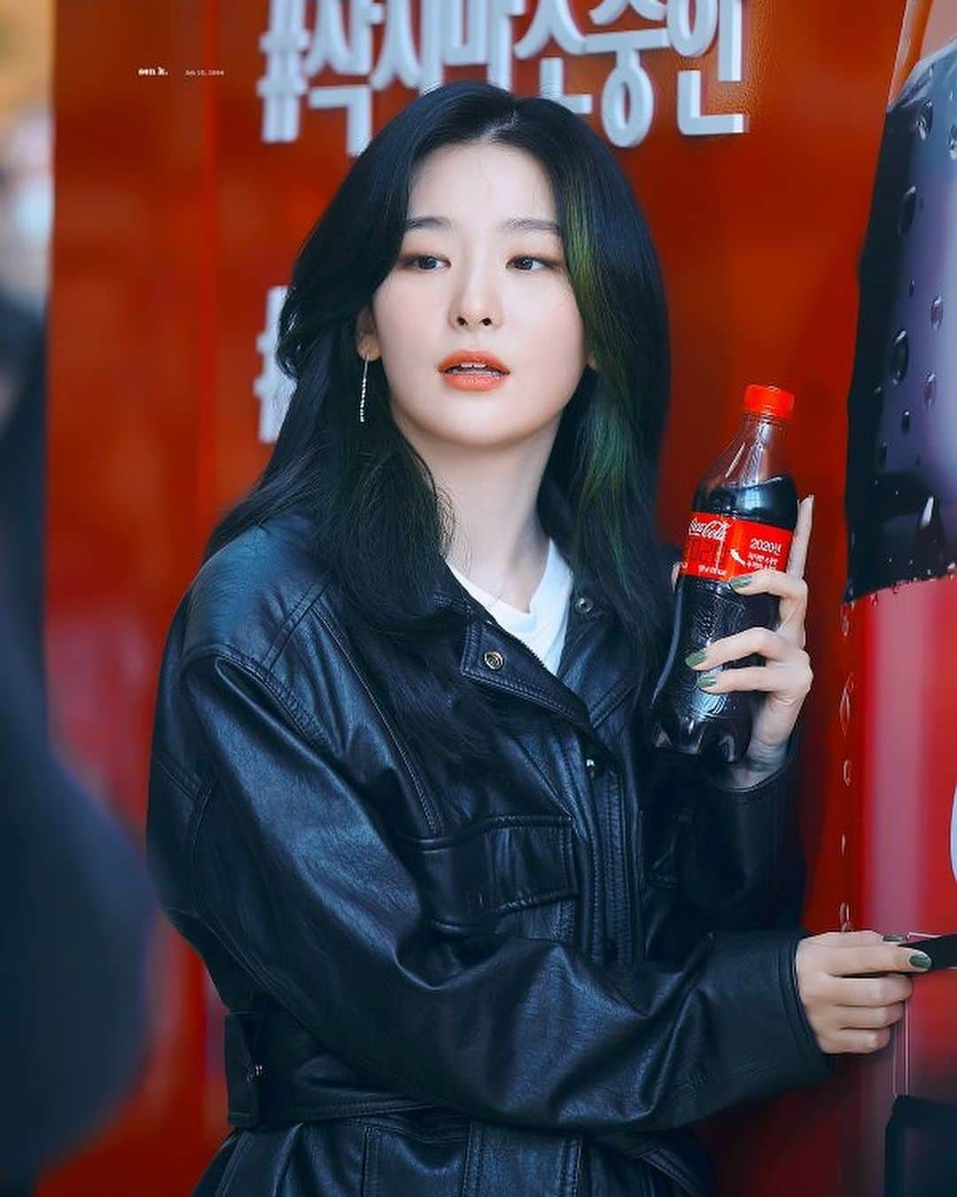 スルギさんのインスタグラム写真 - (スルギInstagram)「SEULGI  x Coca Cola ©️sensible k @hi_sseulgi @redvelvet.smtown #REDVELVET #레드벨벳 #SEULGI #슬기 #🐻」5月3日 11時22分 - kristiandawal29