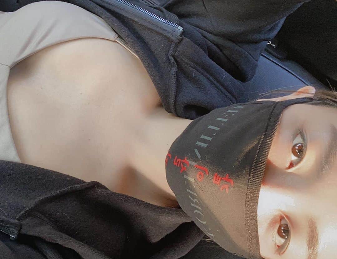 ジンジョー・リーのインスタグラム：「100% of the proceeds from the sale of this mask will be purchase and donate N95 masks to our frontline healthcare workers. Let’s live together 🙏🏻 @korelimitedla #같이살자」