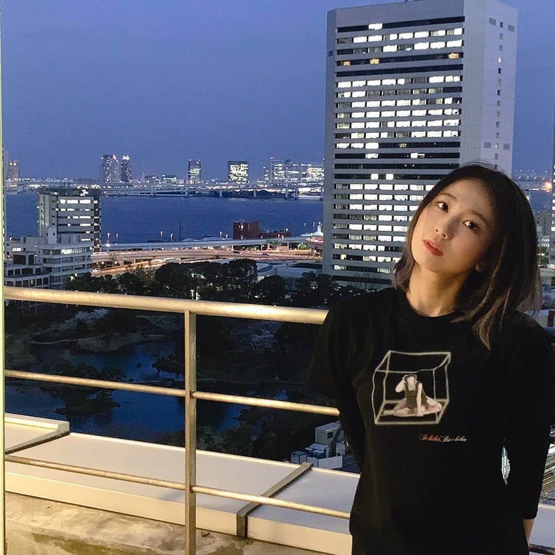 安済知佳のインスタグラム：「番組ラストイベントまであと11週  #安済知佳いちかばちか #ちかちか  #カウントダウン #夜景 #なんか合成したみたいな写り」