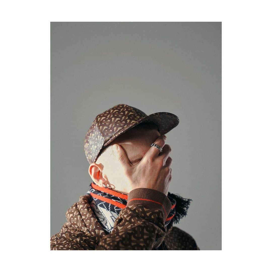 のインスタグラム：「my old work 2019, styling for BURBERRY 'Monogram collection @masteredjp / Edit by @mikistered, Photo by @kodaiphoto, Hair by @hori_0227, Styling by TEPPEI, Stylist assistant by Keisuke Morita #Burberry #Riccardotisci」