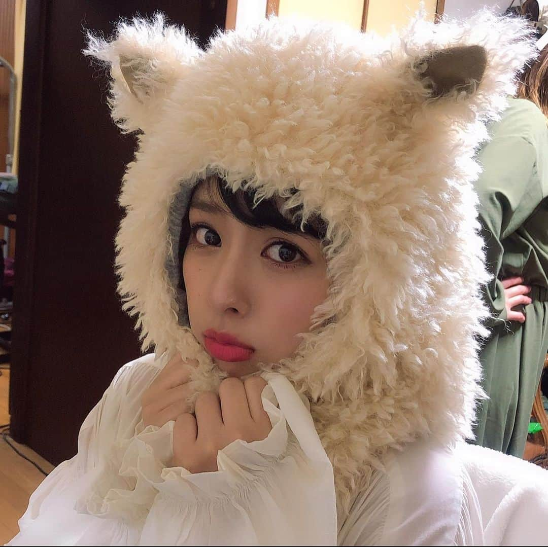 山田菜々さんのインスタグラム写真 - (山田菜々Instagram)「ライオンかアルパカか迷った〜🦙🦁 カレンダーには使わなかったけど、せっかくなので写真撮ってくれました📷」5月3日 12時52分 - tannana.yamada