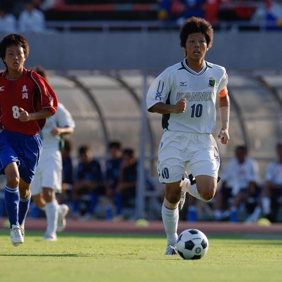 ゲキサカさんのインスタグラム写真 - (ゲキサカInstagram)「06年インハイの優秀選手は?初優勝・広島観音や初芝橋本勢、浦田、清水らが優秀選手に  GK 中島啓太(広島観音高2年) 太田弦貴(初芝橋本高3年) 荒巻洋嗣(帝京高3年) DF 代健司(広島観音高3年) 岡根直哉(初芝橋本高3年) 太田浩輔(初芝橋本高3年) 高垣淳司(初芝橋本高3年) 中山恵佑(真岡高3年) 山田圭吾(帝京高3年) 浦田延尚(帝京高2年) 小山泰志(市立船橋高3年) 綾川友崇(金光大阪高3年) MF 田代寛明(広島観音高2年) 天根駿(広島観音高3年) 岡田翔太郎(初芝橋本高3年) 吉田拓海(真岡高3年) 大森広大(韮崎高3年) 岩崎大輔(韮崎高3年) 當間建文(東海大五高3年) 岩本惇(東海大五高3年) 小幡純平(國學院久我山高3年) FW 古川恭治(広島観音高3年) 左山駿介(広島観音高2年) 西口大輔(初芝橋本高3年) 大貫洋平(真岡高3年) 手塚裕貴(帝京高3年) 成田大樹(盛岡商高3年) 清水航平(東海大五高2年) 萩原優太郎(國學院久我山高3年) 馬込司(日章学園高3年)  #高校サッカー #インターハイ #インハイ #高校総体 #2006 #優秀選手 #soccer #football #サッカー #フットボール #gekisaka #ゲキサカ #stayhome  #高校サッカー年鑑 ©︎KokiNAGAHAMA」5月3日 13時16分 - gekisaka