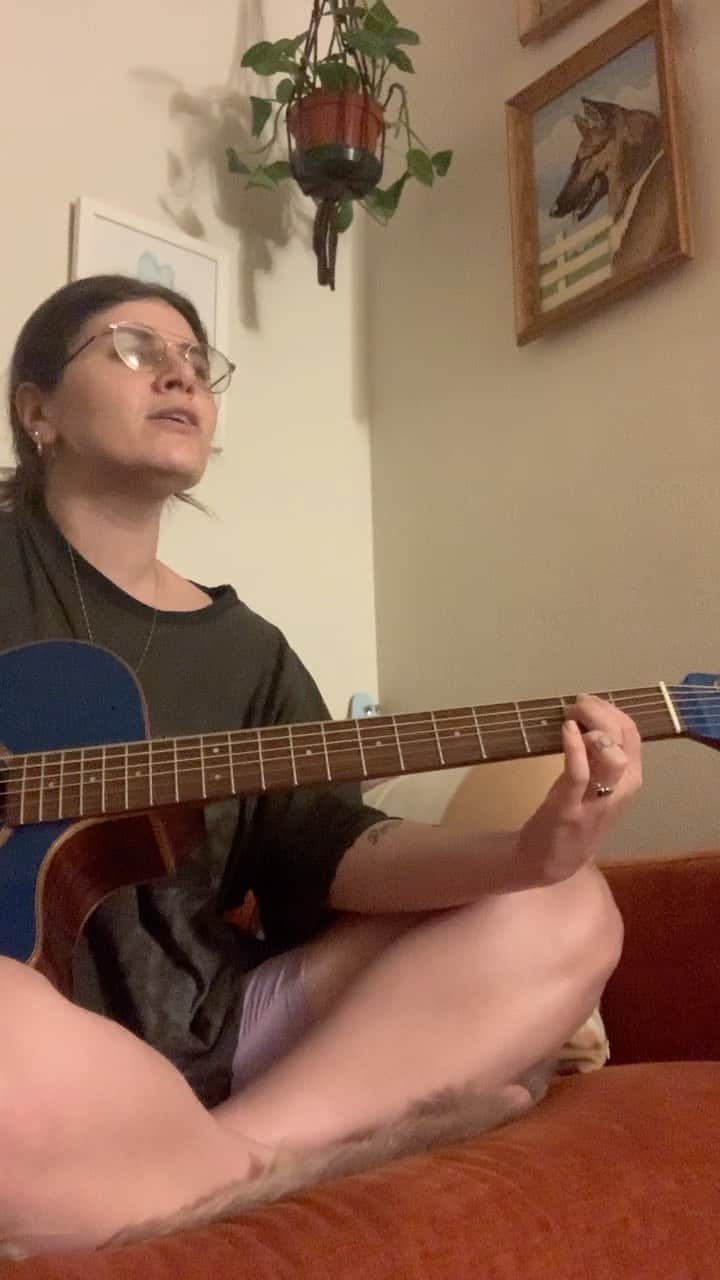 ベスト・コーストのインスタグラム：「listen if you can’t IRL karaoke, create your own karaoke at 9:30PM in the same shirt you wore yesterday while trying not to let your glasses fly off your face.」