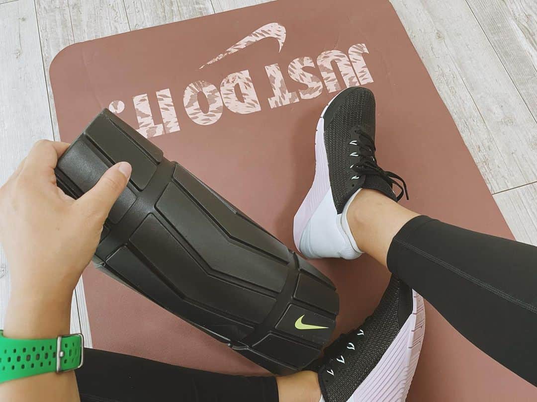 八木愛莉さんのインスタグラム写真 - (八木愛莉Instagram)「1日の終わりにはストレッチが必須🌿🌿﻿ ﻿ #Recoveryfoamroller#recovery  #リカバリーフォームローラー#NIKE#stayhome#playinside#playfortheworld」5月3日 13時34分 - airi.yagi