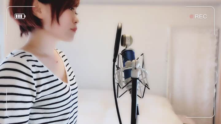 Karinのインスタグラム：「春を感じるJ-POPカバーソング🎵 ・ YouTubeで毎週土曜日夜8時からJ-POPのカバー動画をアップしています✨ 季節を感じられる歌や新しい歌など、これから色々歌っていきます😊 ・ 季節は春。皆さんに少しでも春を感じてもらえたら良いなと思いながら、こんな歌もアップしています✨ ・ 春の歌／スピッツ ・ フルバージョンはプロフィールページからYouTube動画で観られるので良かったら観て&聴いてください✨ ・ #春の歌 #スピッツ #YouTube #コラボ #シンガー #シンガーソングライター #音楽 #音楽好きな人と繋がりたい  #ライブ #写真 #live #photo #music #ilovemusic #musicgram #karin #singer #singersongwriter #stayhome #staysafe #stayathome」