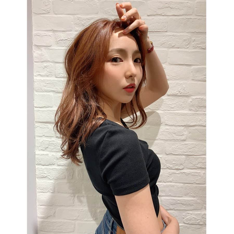 輝月あんりのインスタグラム：「💇‍♀️💓💗 @johnny_loa_tw  這個月也謝謝你〜！ #hair #haircolor #留学生活  #學中文 #日台友好 #台湾 #台灣 #台北 #taiwan  #taipei #🇹🇼🇯🇵#🇹🇼taiwan  #🇹🇼 #japan #japanesegirl」