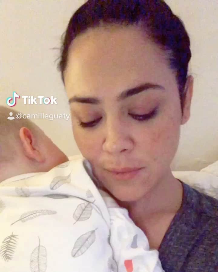 カミーユ・グアティのインスタグラム：「#tiktok #momsofinstagram」