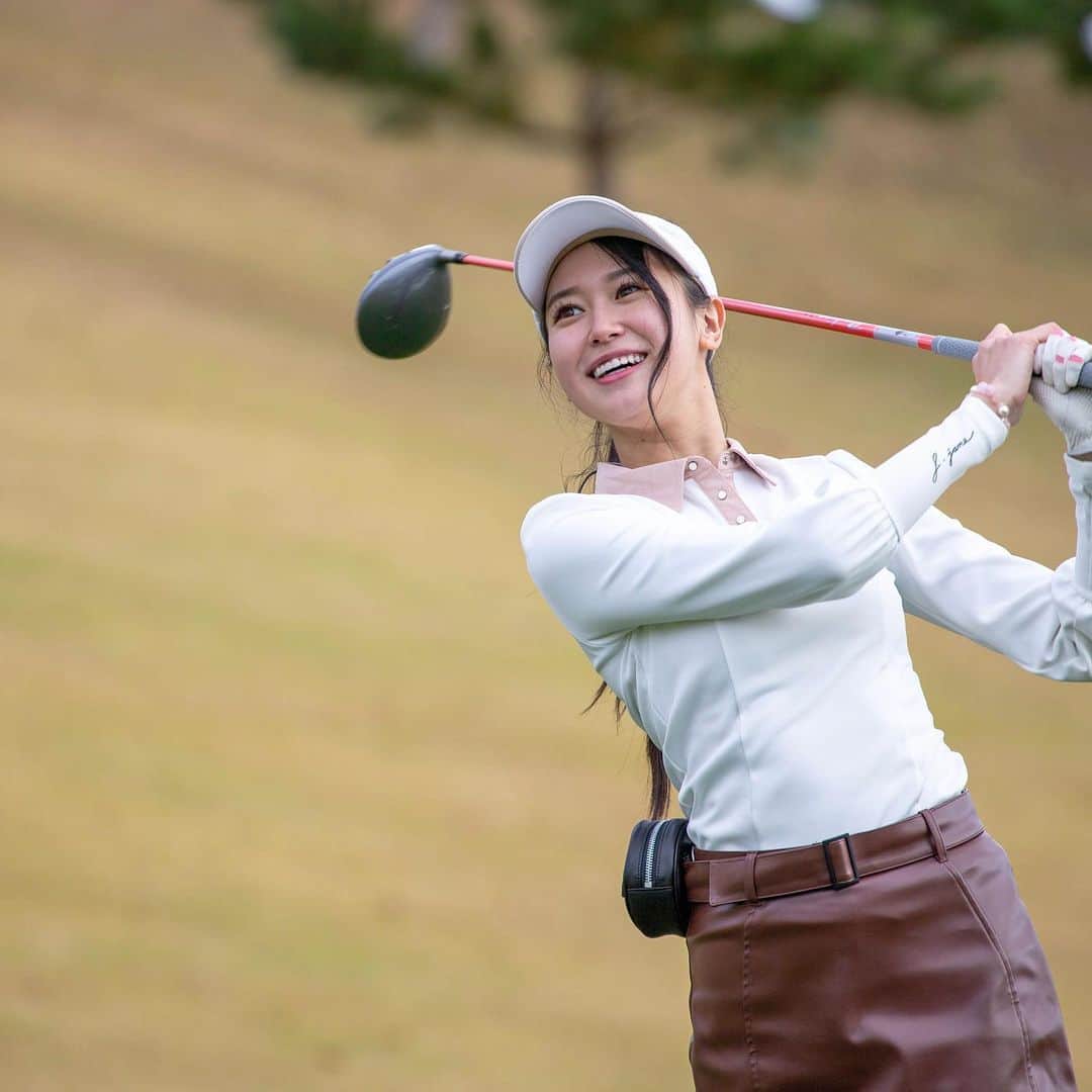 荒井つかささんのインスタグラム写真 - (荒井つかさInstagram)「ゴルフしてる時楽しそうだなぁ☺️☺️🌸 . . 📸 @manacamera55_golf 👗 @j.jane_japan  #golf #golfstagram #j_jane #j_jane_golf #golfwear #team22 #photography」5月3日 14時10分 - 22tuttu_