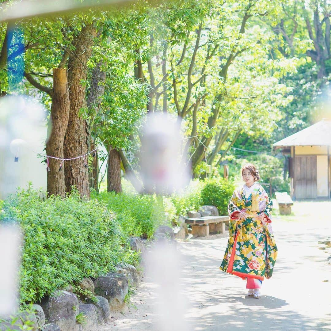 CLAIREのインスタグラム：「初夏は新緑が美しく、着物が映える季節です✨ ・ いずれ前撮りや結婚写真を撮る時の参考にどうぞ。 ・ @clairebridalstudio」