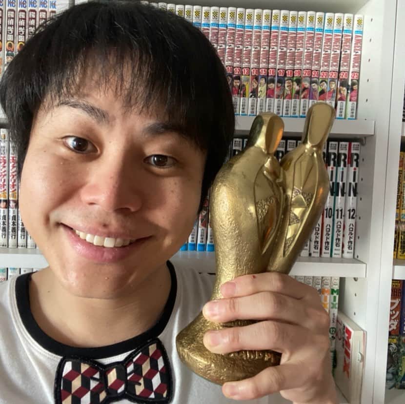 井上裕介のインスタグラム：「みんな！！ 家で素敵なゴールデンウィークを過ごしましょう。 来年の今は、外に出れるようにもなって、プラチナウィーク気分を味わえますように。 写真はYouTubeより。  #NONSTYLE #ノンスタイル  #井上 #自撮り #ポジティブ #ナルシスト #どうだ #イケメン #だろ！？ #インスタ映え #いや #イノスタ映え」