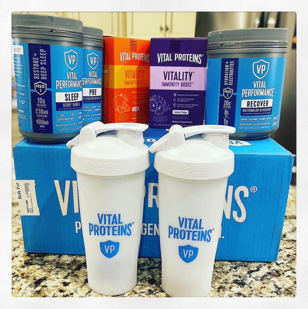 ティム・ハワードのインスタグラム：「MY PEOPLE‼️ @vitalproteins @vitalperformance @musclesmichele @dan.the.trainer」
