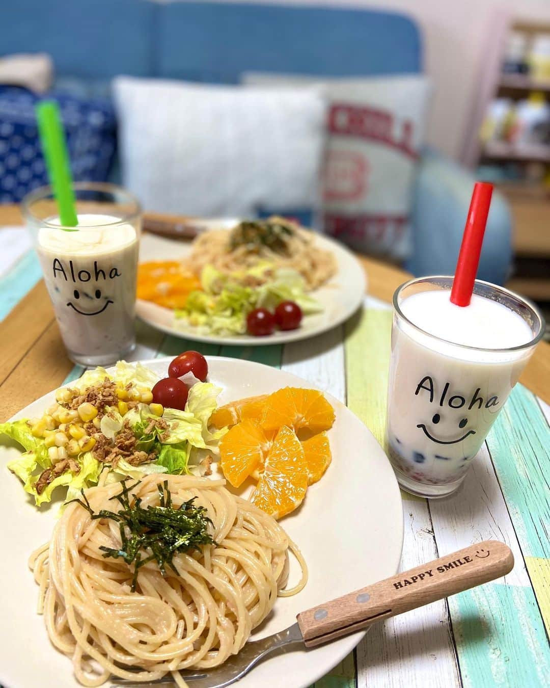 lalapinkさんのインスタグラム写真 - (lalapinkInstagram)「お昼ご飯🍝  おうち時間のおかげで、家の中がどんどん片付いて行く✨ せっかくスッキリしたから、落ち着いたら、お友達をおうちに呼んでランチ会したい💕 ⭐︎たらこマヨネーズスパゲッティ ⭐︎サラダ ⭐︎ミネオラオレンジ ⭐︎タピオカいちごミルク  #おうち時間 #おうちで過ごそう #おうちご飯 #おうちごはん #ワンプレートごはん #ワンプレートご飯 #ワンプレートランチ #たらこマヨネーズスパゲッティ #たらこマヨネーズパスタ #たらこスパゲッティ #たらこパスタ #ミネオラオレンジ #タピオカ #タピオカミルク #タピオカいちごミルク」5月3日 15時12分 - lalapink