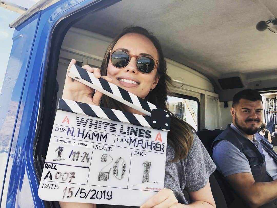 ローラ・ハドックのインスタグラム：「12 days to go and counting.. #whitelines @netflix」
