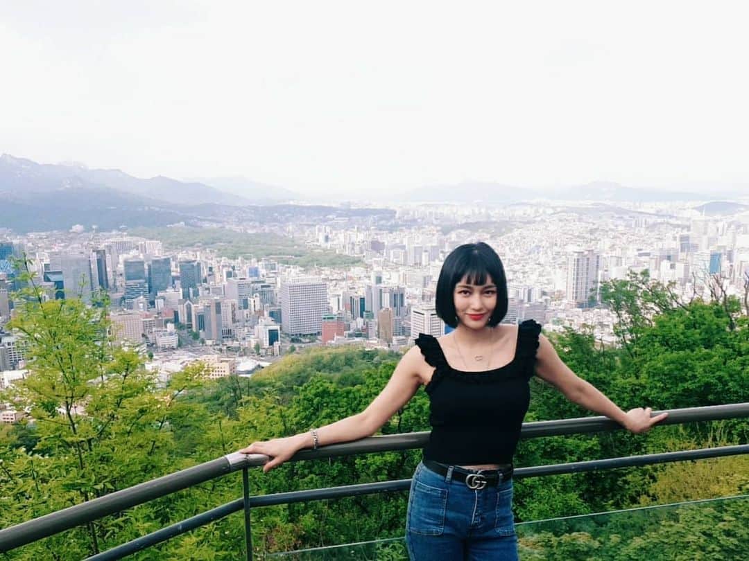 エナ さんのインスタグラム写真 - (エナ Instagram)「2.3번사진 외국인같은거 나만그런거야?.. #korean #original #한국인 #어서와남산은처음이지?  #주말 #남산」5月4日 1時00分 - eunkyung.shin