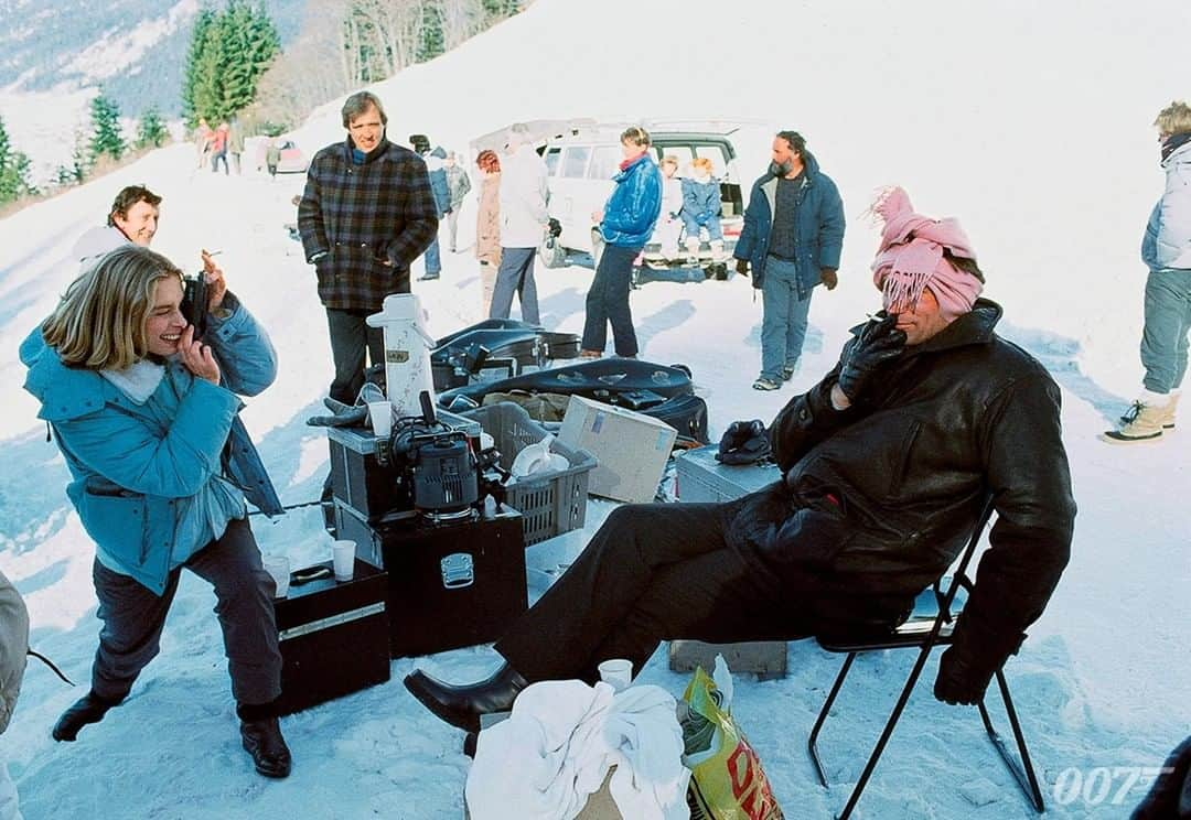 James Bond 007さんのインスタグラム写真 - (James Bond 007Instagram)「Now that’s a picture. Behind the scenes on The Living Daylights (1987) with Timothy Dalton (James Bond) and Maryam d’Abo (Kara Milovy) in Austria.」5月4日 1時00分 - 007