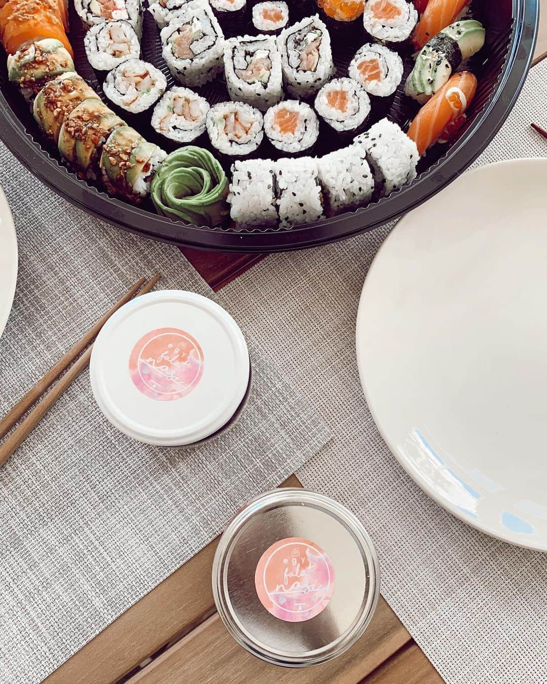 ズザンナ・ヤカボスのインスタグラム：「...sunday... 💭i guess💭」