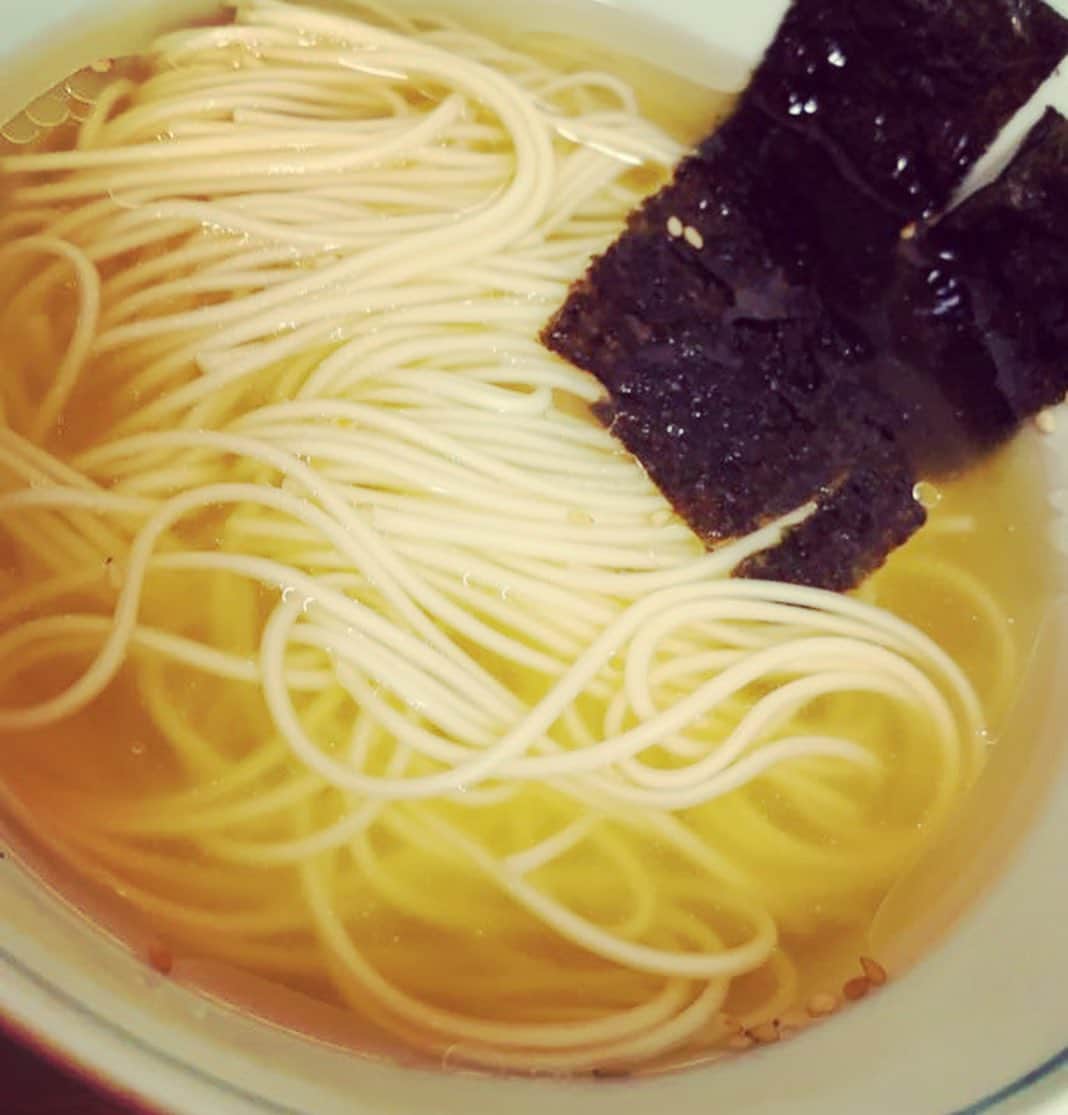 狭間るかのインスタグラム：「配信でラーメンの話をしたので、食べます」