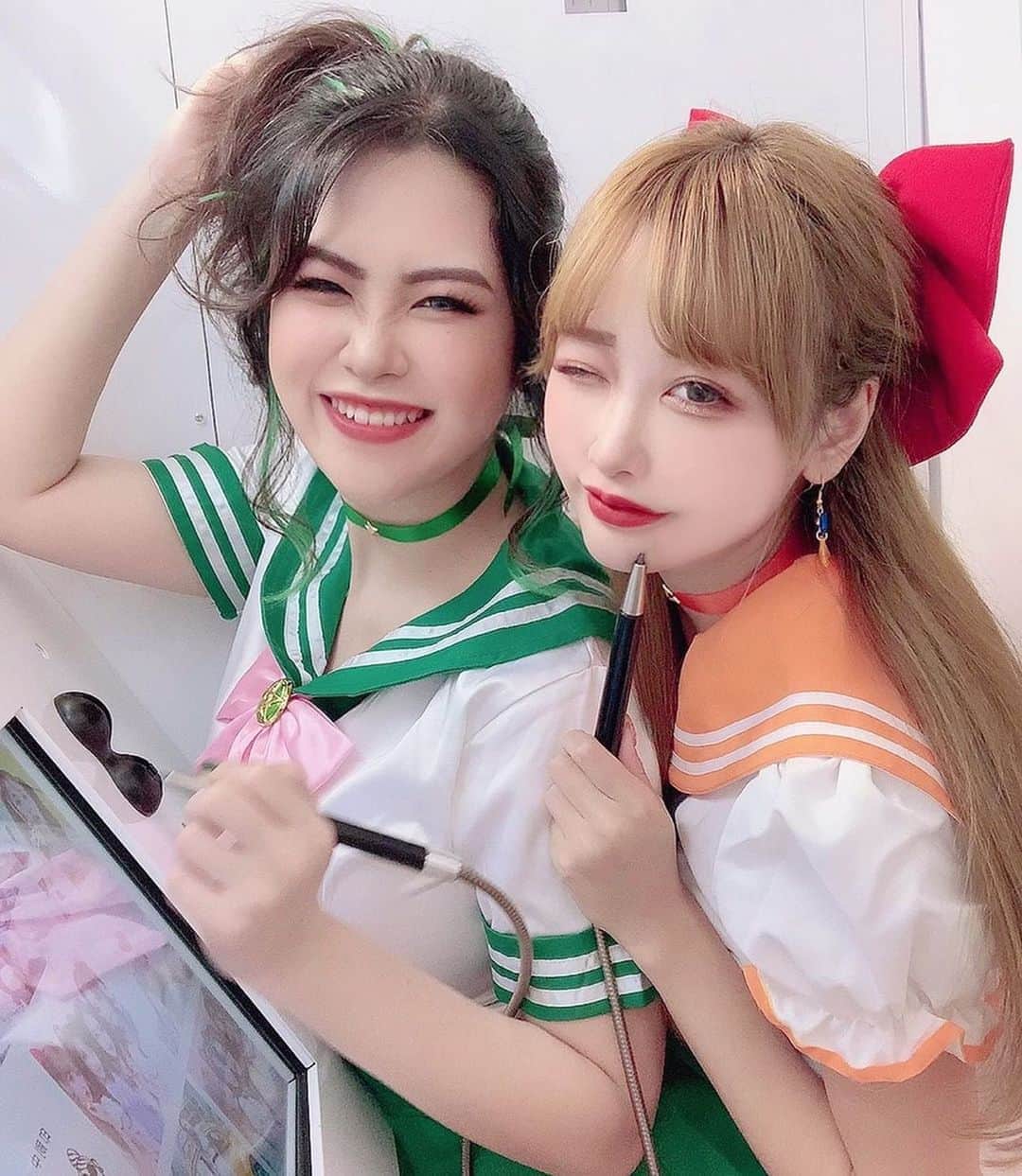 さきぼんさんのインスタグラム写真 - (さきぼんInstagram)「ツーショット載せるの久々～💚🧡 . . 2020.3.16 #美少女戦士セーラームーン#セーラームーン#セーラーマーズ#セーラーヴィーナス#コスプレ#コスプレイヤー#オタク女子#カメラマンさんと繋がりたい #sailormoon#sailormooncosplay#serenity#cosplay#cosplayer#sailormoonfans#sailormoon90s#naokotakeuchi#anime#manga#セーラー戦士 #美少女战士#角色扮演#型号 #세일러문#세일러#세일러문네일#코스프레 #さきぼんコスプレ #さきおん🕶」5月3日 17時22分 - sakibon69