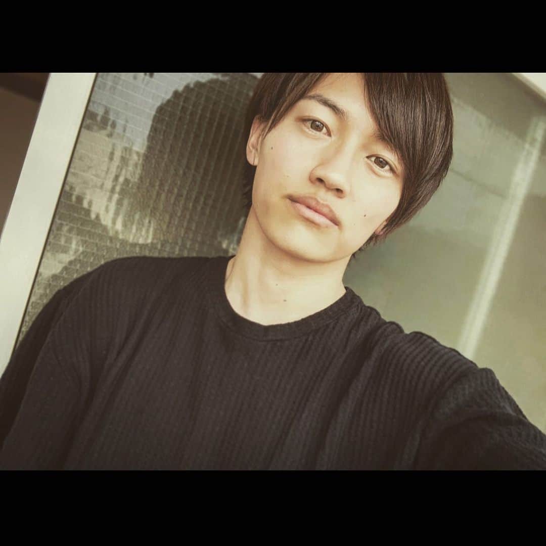 佐伯恵太のインスタグラム：「憂鬱な日もある。それは、大した問題じゃない。それを深刻な問題だと思うことがきっと、問題なのだ。知らんけど。」