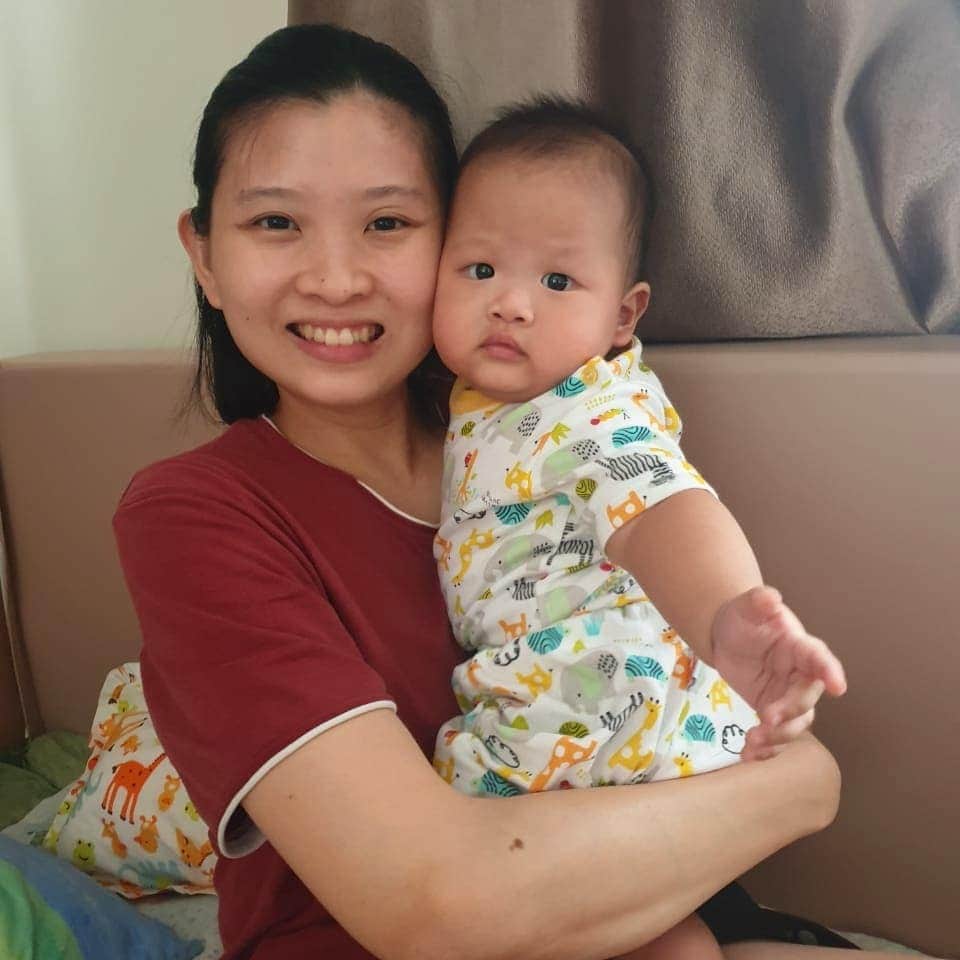 デビー・スサントのインスタグラム：「Terima kasih tuhan atas nafas yang masih aku rasakan hari ini di usiaku yg ke 31 🤭😇 terima kasih atas hadiah terindah Mu di tahun ini ' mikhael ' 😇❤」