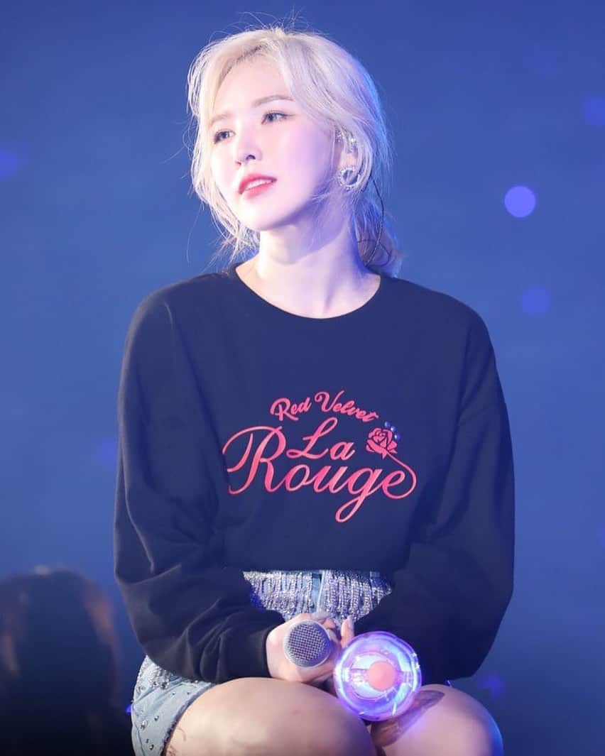 ウェンディ（ファンアカウント）のインスタグラム：「💙 191123 La Rouge - © to Just_Be_you_94 #WENDY #웬디 #REDVELVET #레드벨벳」