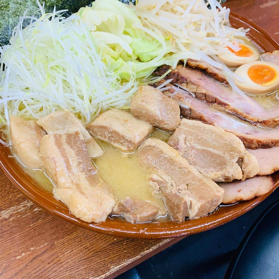 ますぶちさちよさんのインスタグラム写真 - (ますぶちさちよInstagram)「地元の行きつけのラーメン屋「吉祥」さんでさちよスペシャルを作ってもらった♡5キロ超えの夢のラーメン🥺 見てください！！！ ※この動画は2月に撮影をさせてもらいました🙇‍♀️ https://youtu.be/_yCW3ideCWA  #大食い女子　#爆食ますぶちさちよチャンネル　#ますぶちさちよ　#家系ラーメン　#ラーメン吉祥　#横須賀　#ラーメン」5月3日 18時09分 - sachiyomasubuchi___