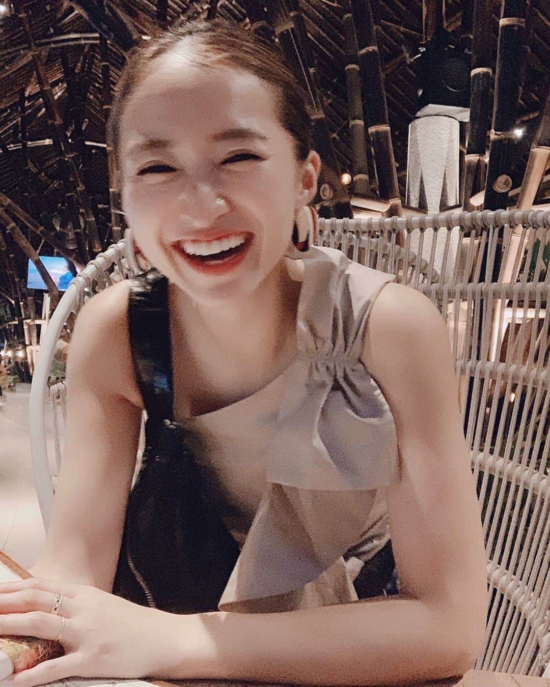 ARISA（和田有沙）さんのインスタグラム写真 - (ARISA（和田有沙）Instagram)「全く同じカメラ3台目☺︎ㅤㅤㅤㅤㅤㅤㅤㅤㅤㅤㅤㅤㅤ 5.6年くらいはLUMIX!!! 壊れては同じの買ってる💭ㅤㅤㅤㅤㅤㅤㅤㅤㅤㅤㅤㅤㅤ レンズは通常のものと単焦点レンズ✌︎ㅤㅤㅤㅤㅤㅤㅤㅤㅤㅤㅤㅤㅤㅤㅤㅤㅤㅤㅤㅤㅤㅤㅤㅤㅤㅤ  インスタの写真はほとんどが カメラで撮ってWiFi飛ばして携帯へ✈︎ㅤㅤㅤㅤㅤㅤㅤㅤㅤㅤㅤㅤㅤ ㅤㅤㅤㅤㅤㅤㅤㅤㅤㅤㅤㅤㅤㅤㅤㅤㅤㅤㅤㅤㅤㅤㅤㅤㅤㅤ 単焦点レンズは背景を自然とぼかしてくれるから写真の質があがる✨細かい設定もないから簡単✨(1枚目〜6枚目)ㅤㅤㅤㅤㅤㅤㅤㅤㅤㅤㅤㅤㅤ 【7.8枚目】は通常レンズ☺ ㅤㅤㅤㅤㅤㅤㅤㅤㅤㅤㅤㅤㅤㅤㅤㅤㅤㅤㅤㅤㅤㅤㅤㅤㅤㅤ 【9枚目】は携帯!! 写真に"ブレ"だったり少し味を出したい時は携帯を小刻みに振りながら連写していい感じのをピックしてます😹😹 ㅤㅤㅤㅤㅤㅤㅤㅤㅤㅤㅤㅤㅤ ㅤㅤㅤㅤㅤㅤㅤㅤㅤㅤㅤ このおかげで出かける時は 鞄が重い😇ㅤㅤㅤㅤㅤㅤㅤㅤㅤㅤㅤㅤㅤ  今の携帯でも写真は綺麗だけど やっぱりカメラの方が綺麗！ ってなる🙃ㅤㅤㅤㅤㅤㅤㅤㅤㅤㅤㅤㅤㅤ ㅤㅤㅤㅤㅤㅤㅤㅤㅤㅤㅤㅤㅤ #lumix#camera  #ルミックス#カメラ」5月3日 18時13分 - wadaarisa