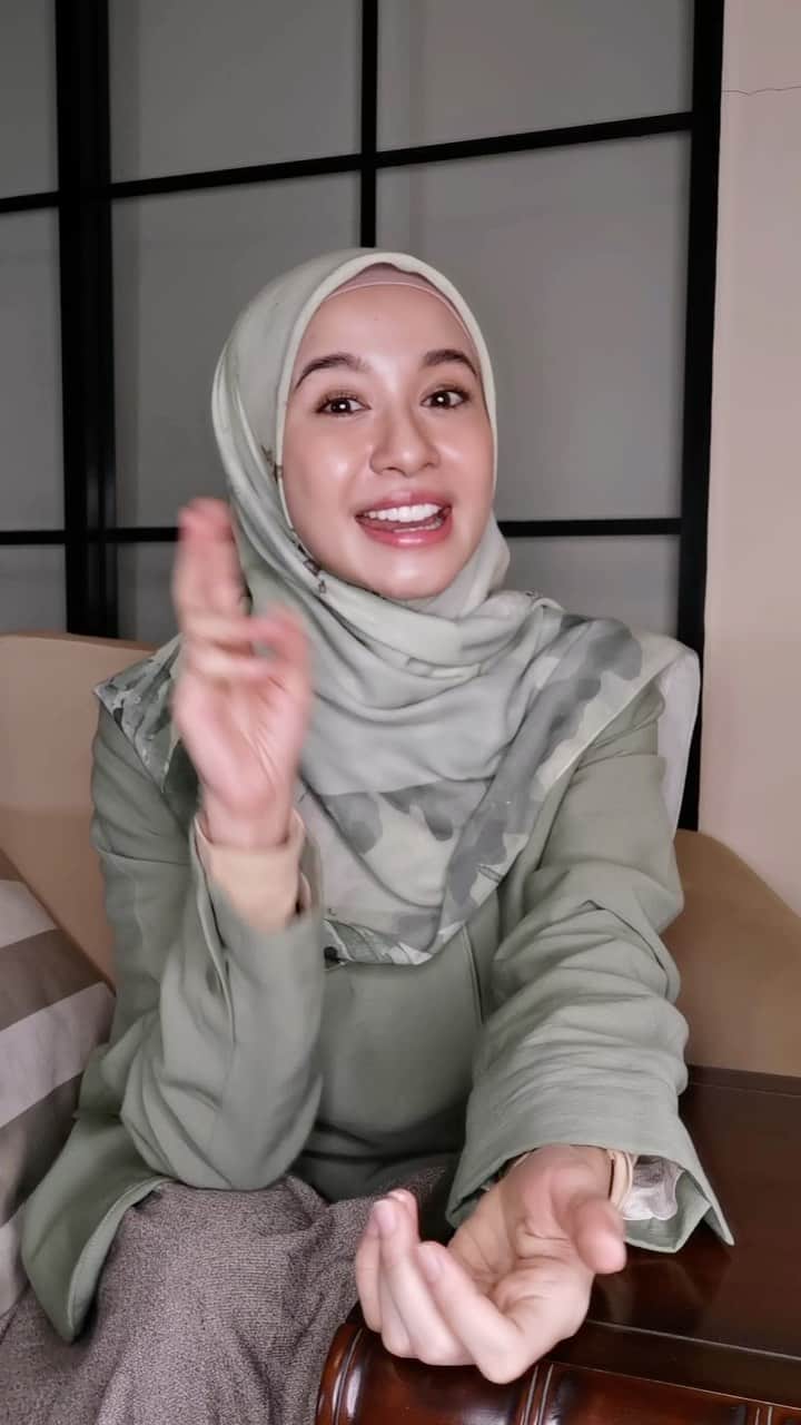 ラウディアシンシアベラのインスタグラム：「Hi sister !  aku mau berbagi tips nih untuk kalian agar tetap semangat selama dirumah aja. Dan aku juga mau kasih info ke temen-temen, kalau ada yang baru nih dari @SunsilkID yang insyAllah bisa bikin rambut bebas lepek, bebas ketombe, rambut jadi dingin dan segar. . . Oiyaa aku mau tau juga dong apa aja kegiatan kalian selama bulan ramadhan, comment dibawah yaaa!  #SunsilkHijab bikin #HijabHatiAdem #SisAdem」