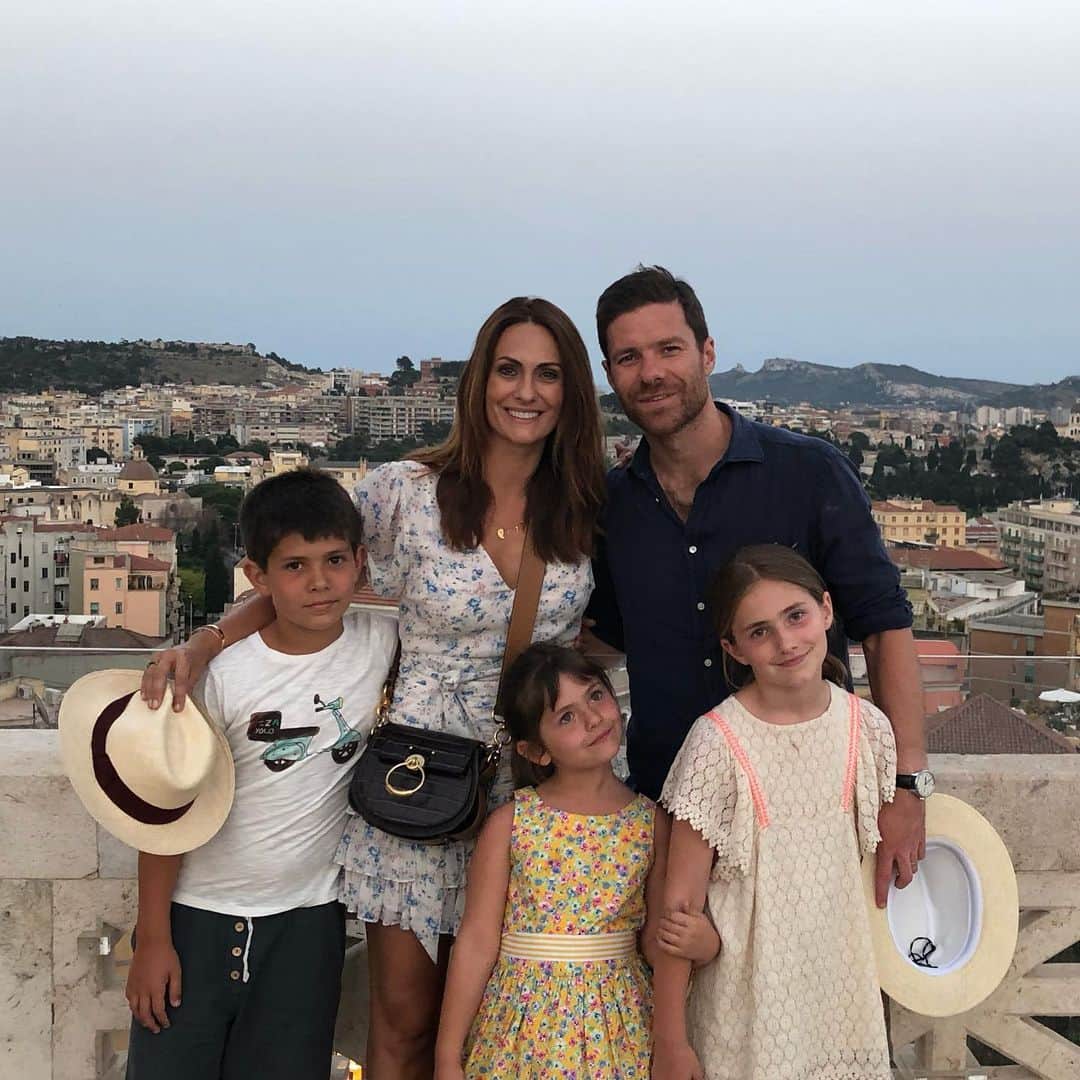 シャビ・アロンソのインスタグラム：「Zorionak!! Maite zaitugu😘❤️. Feliz día de la madre.」