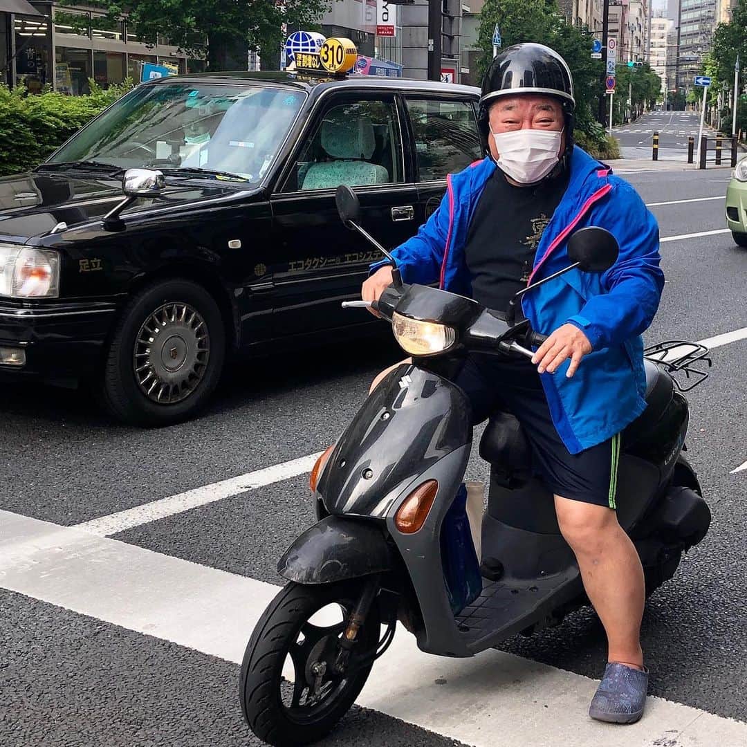 池田有希子のインスタグラム：「皆様に嬉しいご報告があります。ウォーキングに出たら後ろから「ゆっこ！」という聞き覚え3000%の声。深沢敦大先輩、大変お元気でした！あー笑った！！」
