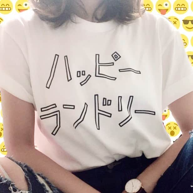 長江愛美さんのインスタグラム写真 - (長江愛美Instagram)「ハッピーな気持ちになるTシャツ🧺👕 ハッピーランドリー🤍  白T &ジーンズは最強コンビ👖 #ハッピーランドリー#ハッピーハンバーグ#ハッピー#Tシャツ#ジーンズ#白tシャツにデニム #最強説」5月3日 19時32分 - manamin.512