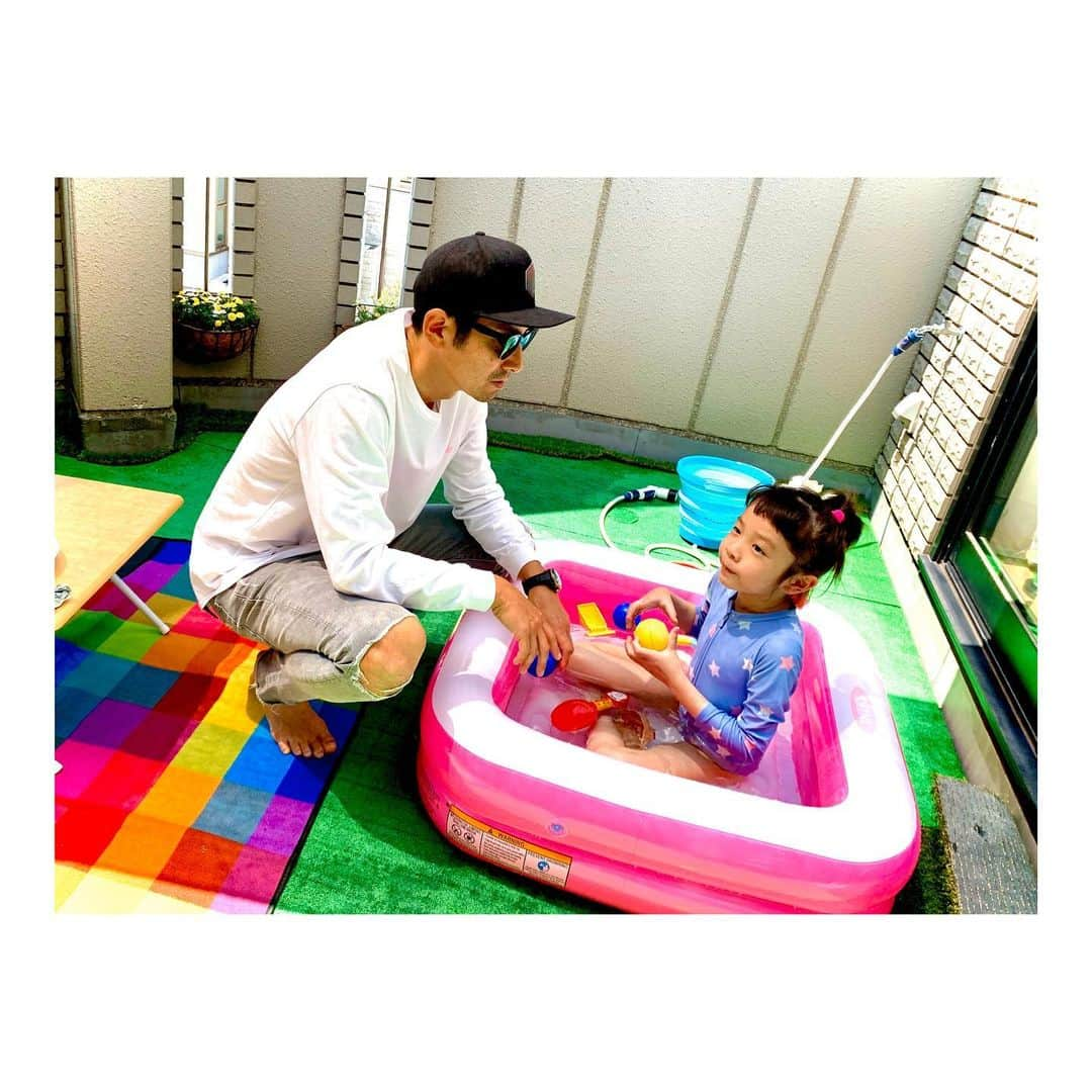 肥野竜也さんのインスタグラム写真 - (肥野竜也Instagram)「【プール】﻿ ﻿ ﻿ もうこんな季節〜🌈✨﻿ ﻿ ﻿ #肥野LIFE﻿ #おうち時間﻿ #テラス﻿ #テラスタイム﻿ #terrace﻿ #relaxtime﻿ #プール」5月3日 19時52分 - tatsuya_hino